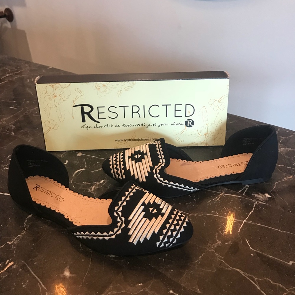 Black Aztec print flats. Never been worn.